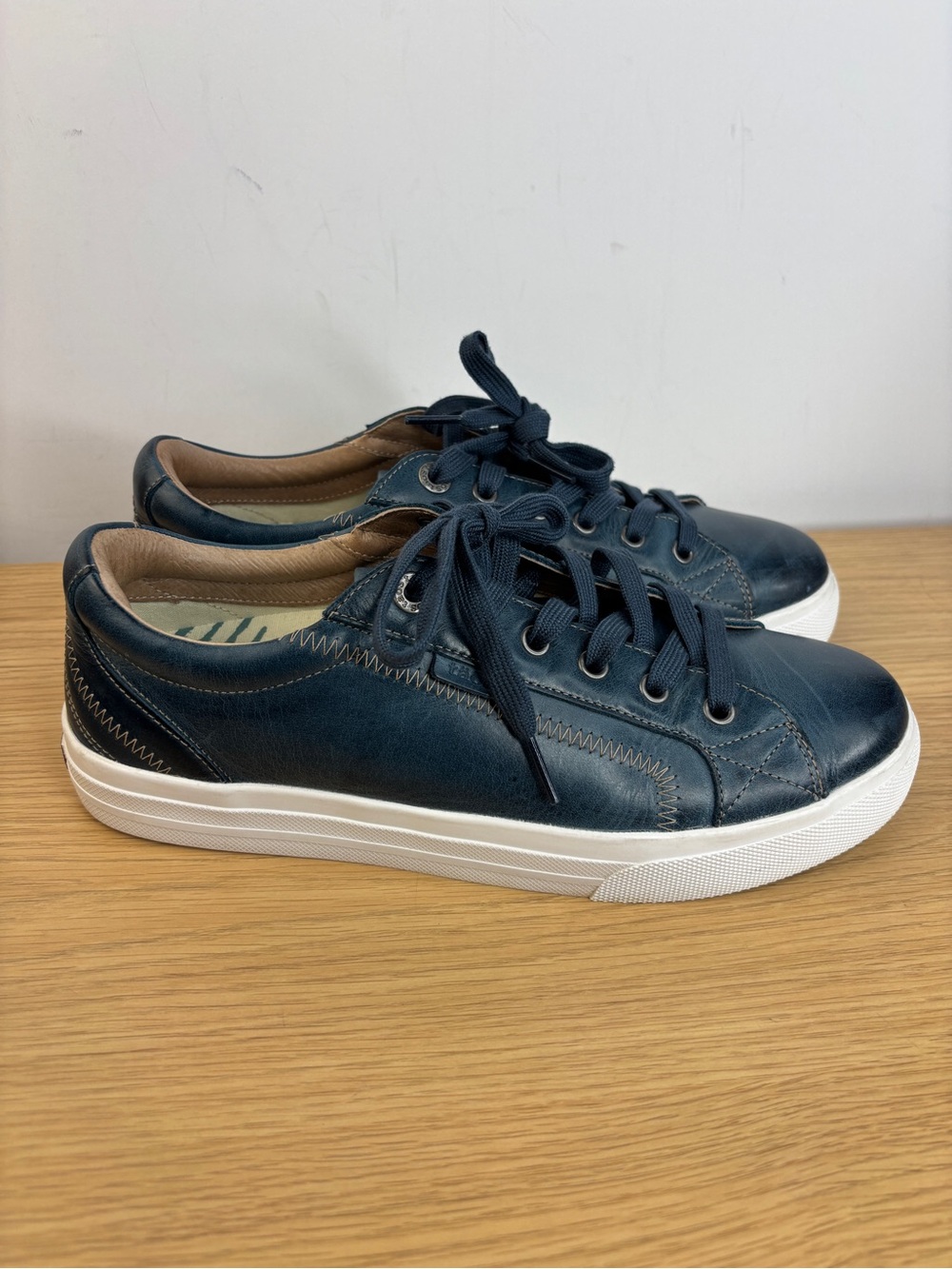 Taos Plim Soul Lux Sneakers in Petrol Blue Womans 10 Like New!!